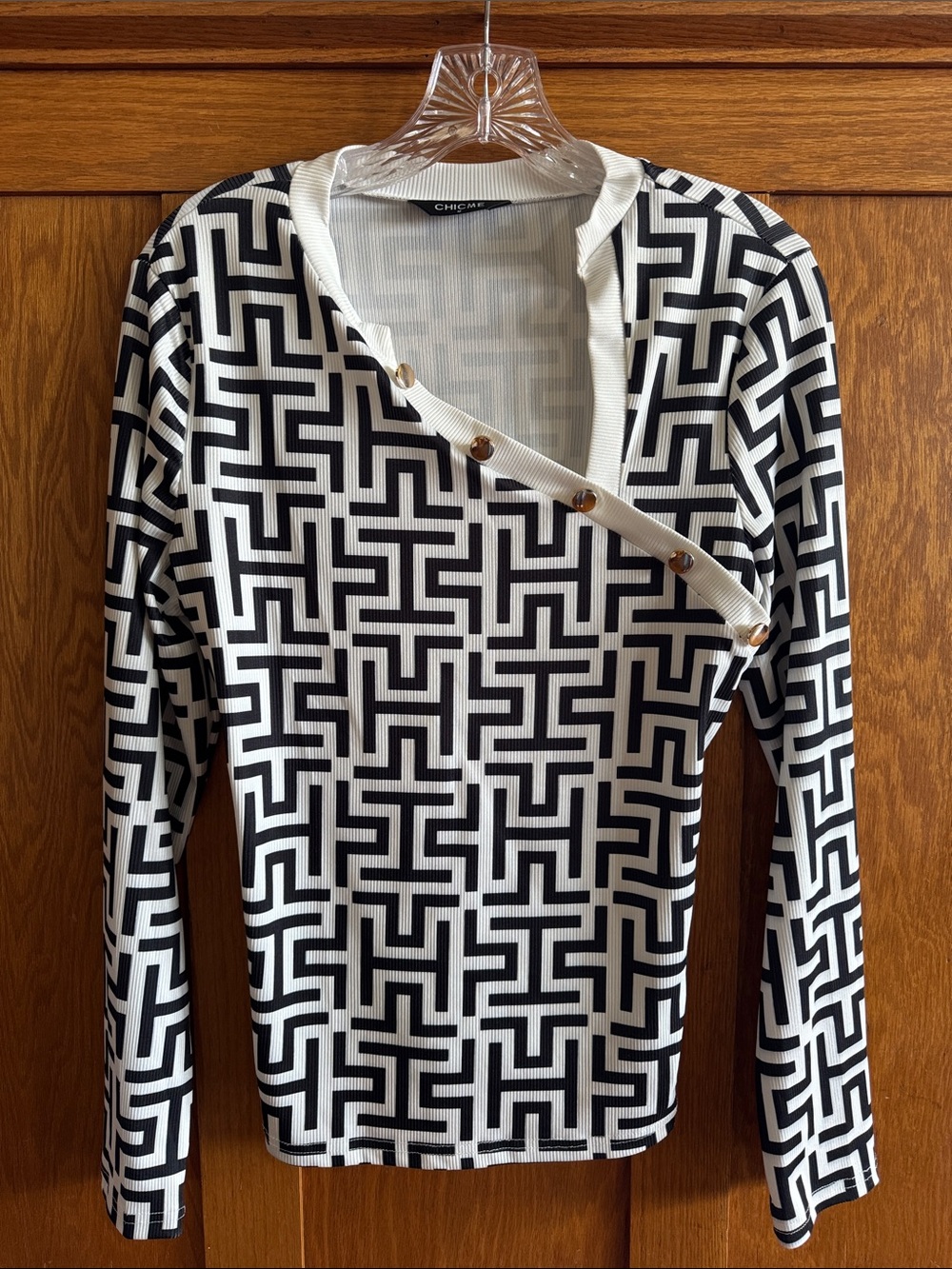 Chic Me Black & White Geometric Button-Accent Long Sleeve Top